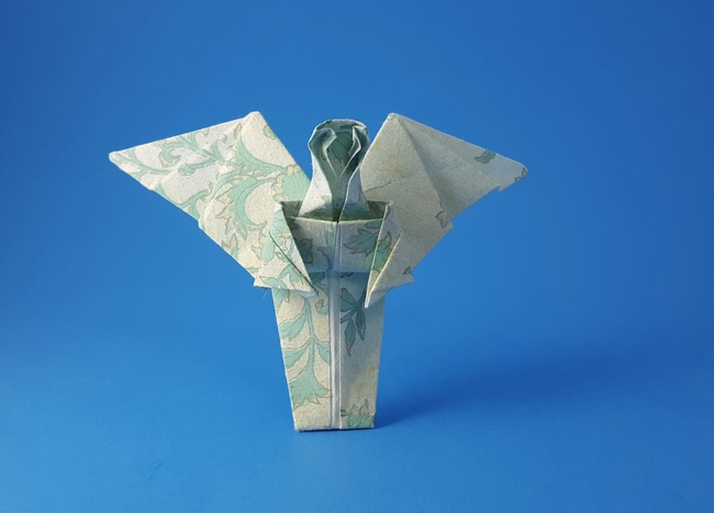 Origami Angel - kneeling or flying by Lore Schirokauer folded by Gilad Aharoni