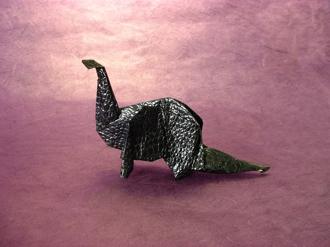 Origami Brontosaurus or Apatosaurus by Issei Yoshino folded by Gilad Aharoni