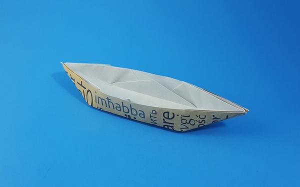 Origami Sampan by Traditional folded by Gilad Aharoni