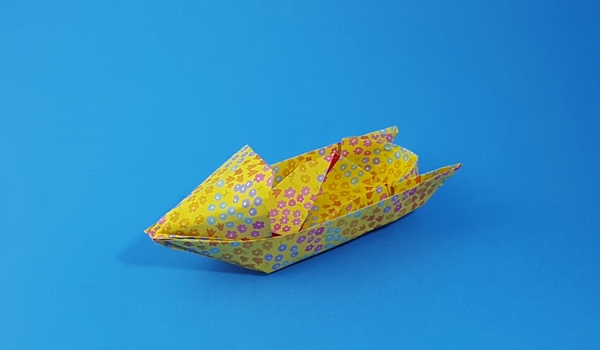 Origami Speedboat by Traditional folded by Gilad Aharoni