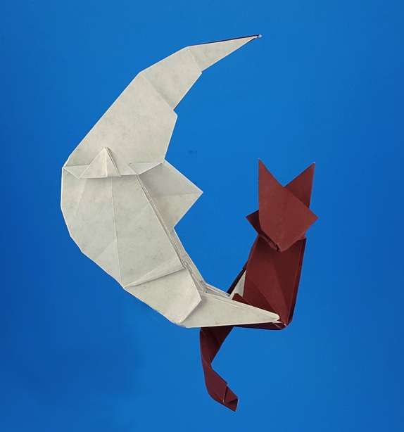Origami Cat on moon by Kakami Hitoshi folded by Gilad Aharoni