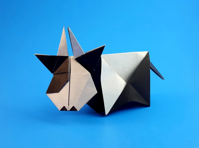 Origami Cow by Tsuruta Yoshimasa folded by Gilad Aharoni