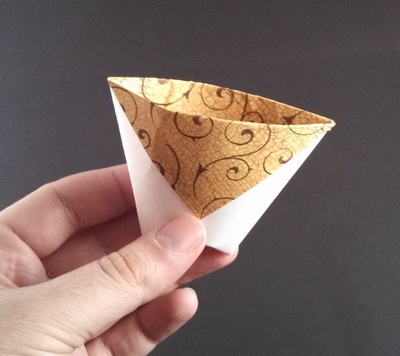Origami Paper Cup by Traditional folded by Gilad Aharoni