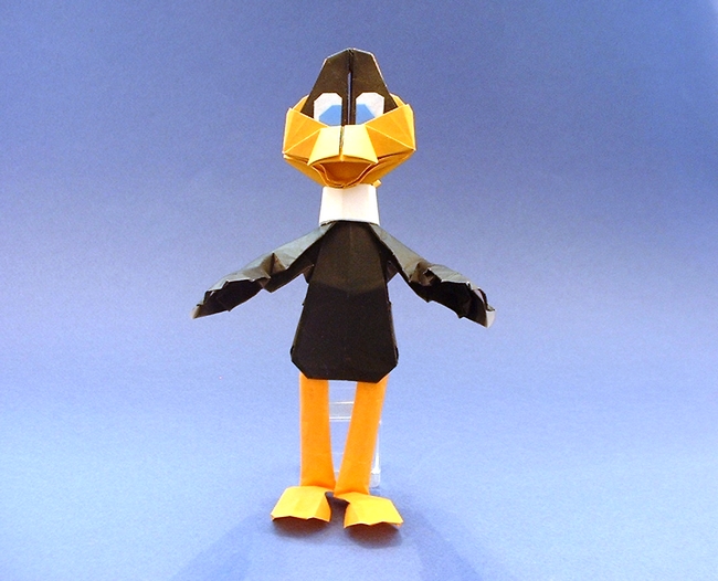 Origami Daffy duck by Carlos Gonzalez Santamaria (Halle) folded by Gilad Aharoni