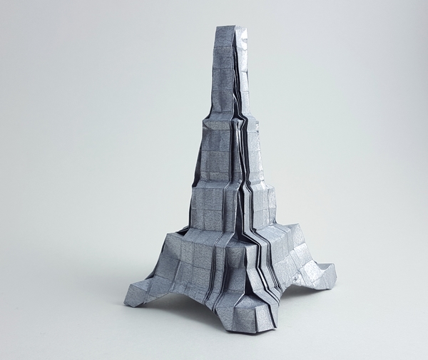 Origami Eiffel tower by Robin Glynn folded by Gilad Aharoni