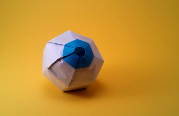 Origami Eyeball by Sharon Turvey folded by Gilad Aharoni