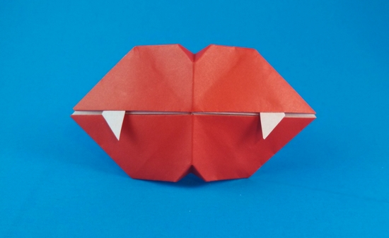 Origami Fangs by Eric Kenneway folded by Gilad Aharoni