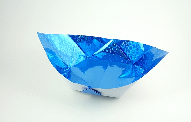 Origami Flood bowl by Nick Robinson folded by Gilad Aharoni