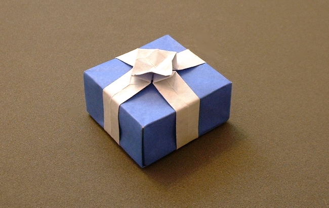 Origami Gift box by Yamada Jun folded by Gilad Aharoni