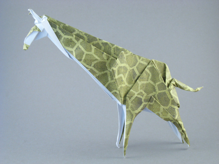 Origami Giraffe by Seo Won Seon (Redpaper) folded by Gilad Aharoni