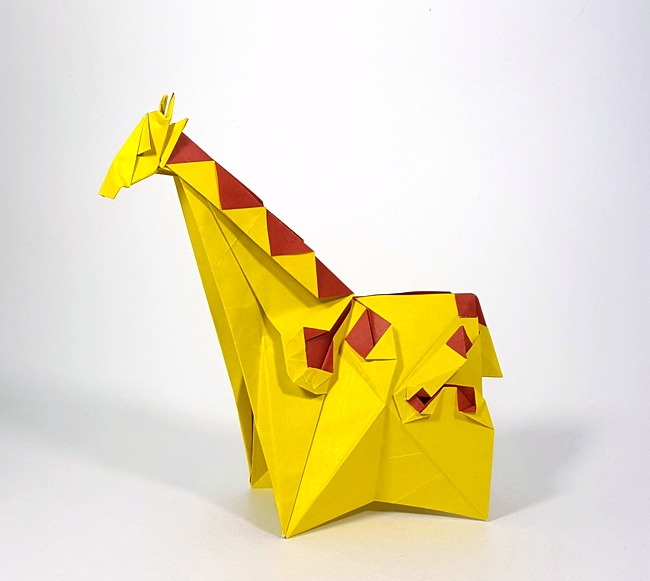 Origami Giraffe by Yoo Tae Yong folded by Gilad Aharoni