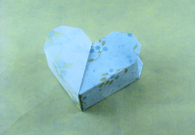 Origami Secret heart box by Yamanashi Akiko folded by Gilad Aharoni