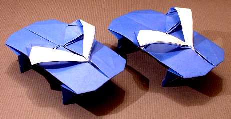 Origami Sandals by Kumasaka Hiroshi folded by Gilad Aharoni