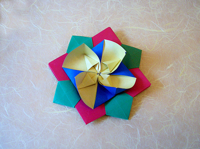 Origami Flower spinner by Taichiro Hasegawa folded by Gilad Aharoni