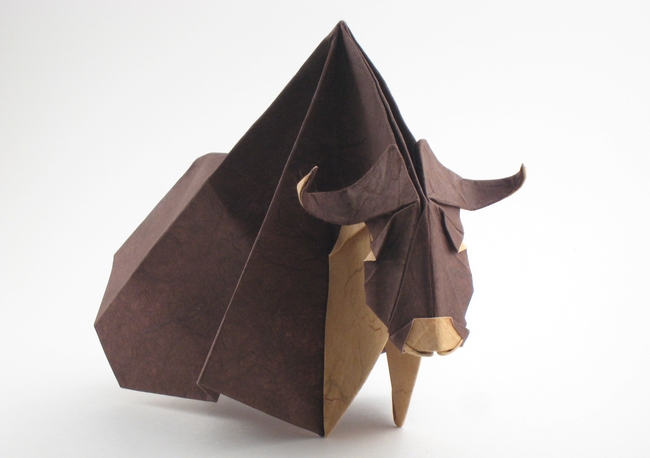 Origami Musk ox by Hoang Tien Quyet folded by Gilad Aharoni