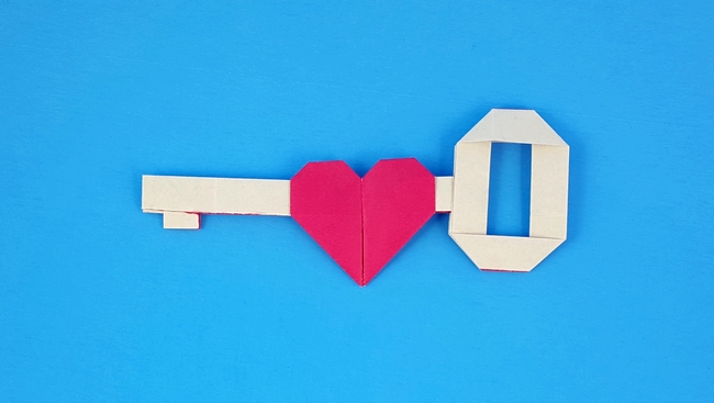 Origami The key to love by Francis Ow folded by Gilad Aharoni