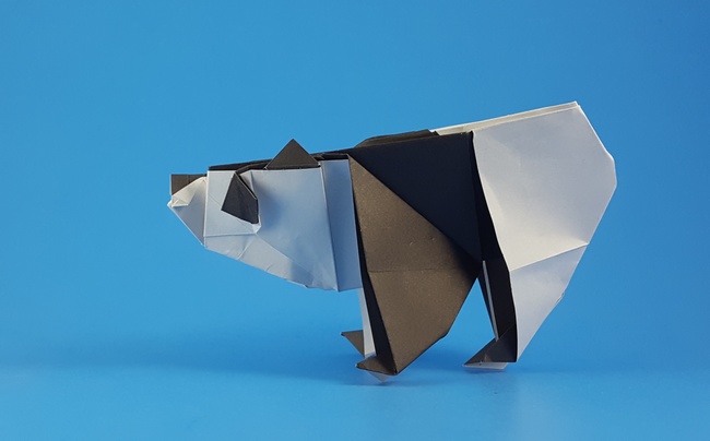 Origami Panda by Hiroaki Tajima (makyabity) folded by Gilad Aharoni