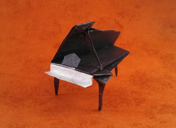 Origami Grand piano by Daniel Brown folded by Gilad Aharoni
