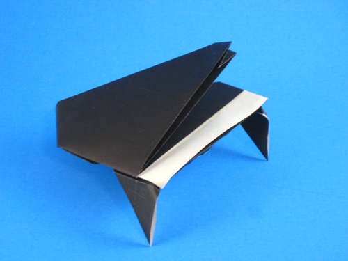 Origami Piano by Juan Francisco Carrillo (Juanfran) folded by Gilad Aharoni