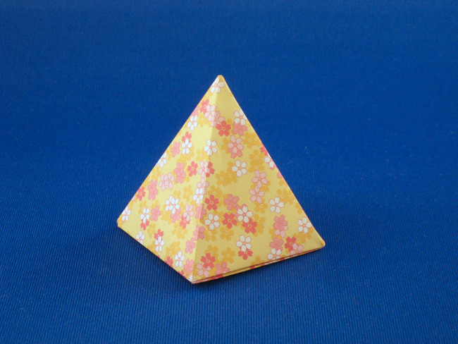 Origami Pyramid by Roman Diaz folded by Gilad Aharoni