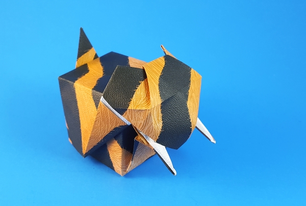 Origami Saber-tooth tiger box by Rikki Donachie folded by Gilad Aharoni