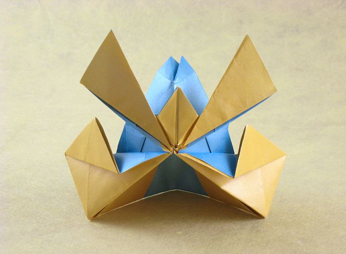 Origami Samurai helmet by Seiji Nishikawa folded by Gilad Aharoni