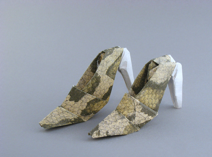 Origami High-heeled shoe by Peter Engel folded by Gilad Aharoni