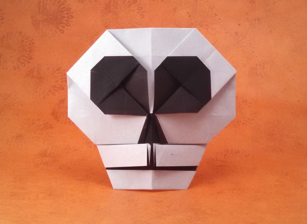 Origami Skull emblem by Hojyo Takashi folded by Gilad Aharoni