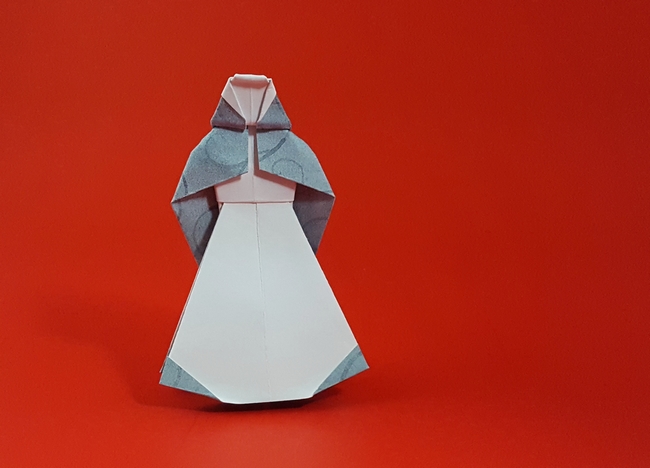 Origami Snow White by Jose Meeusen (Krooshoop) folded by Gilad Aharoni