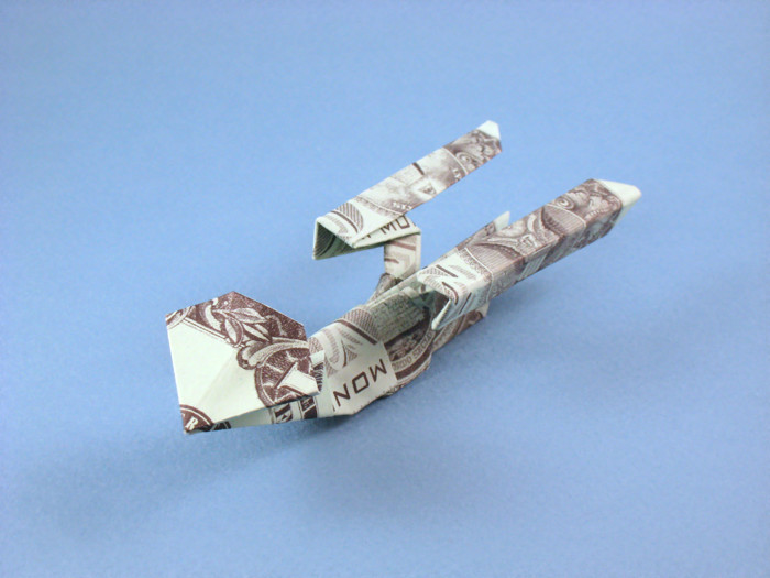 Origami Enterprise - Star Trek by Duy Nguyen folded by Gilad Aharoni