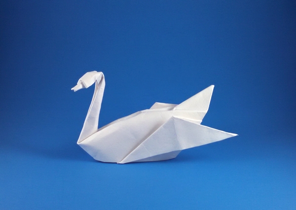 Origami Swan by Akira Yoshizawa folded by Gilad Aharoni