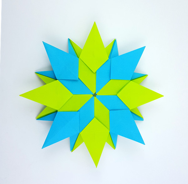 Origami Sylt star by Doris Lauinger folded by Gilad Aharoni