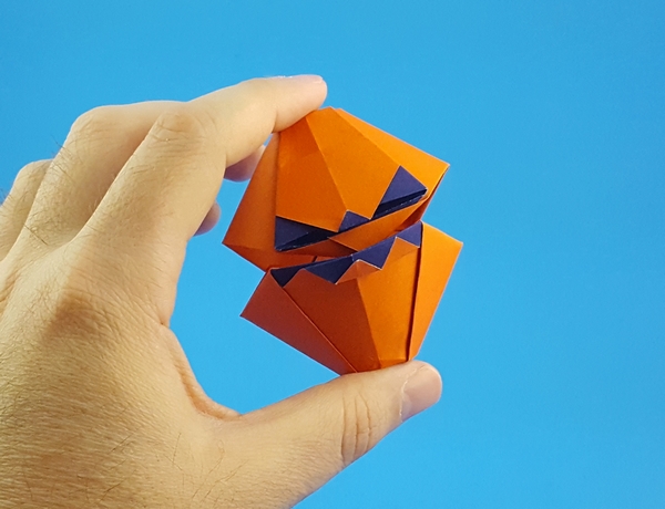 Origami Talking pumpkin by Stephane Gigandet folded by Gilad Aharoni
