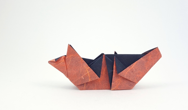 Origami Tiger-like cat by Yamanashi Masahiro folded by Gilad Aharoni
