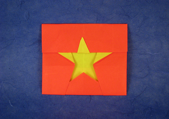Origami Flag of Vietnam by Nguyen xuan Tung folded by Gilad Aharoni