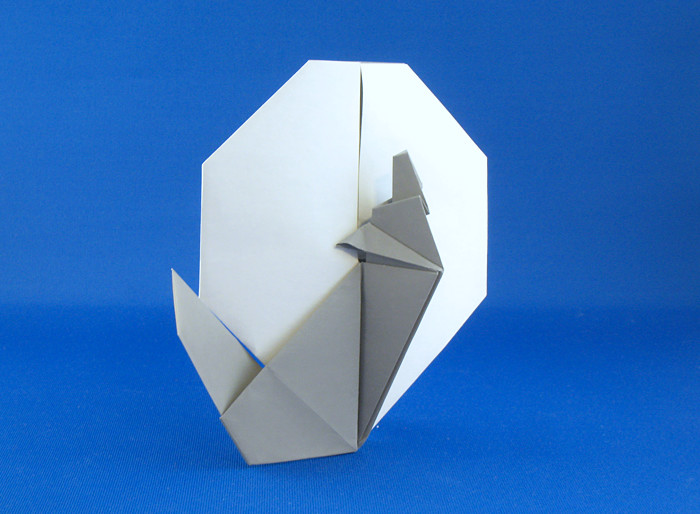 Origami Wolf howling at the moon by Chris Alexander folded by Gilad Aharoni