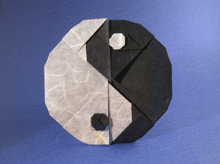 Origami Yin Yang (Tai-Chi symbol) by Sy Chen folded by Gilad Aharoni