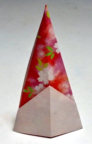Origami Dunce cap by Ligia Montoya on giladorigami.com