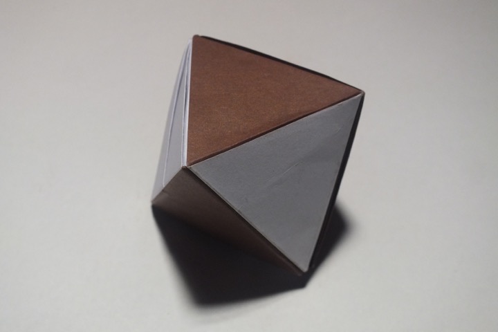 Origami Duo-colored octahedron by John Montroll on giladorigami.com