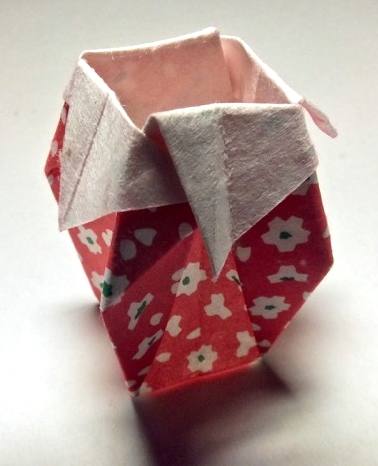 Origami Vase by Toshie Takahama on giladorigami.com