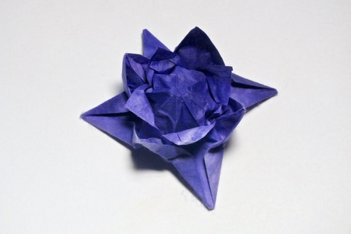 Origami Lily by Akira Yoshizawa on giladorigami.com
