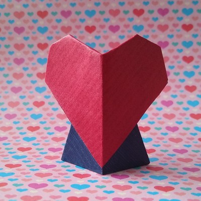 Origami Standing heart by Michel Grand on giladorigami.com