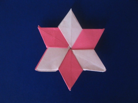 Origami Intersecting triangles by John Montroll on giladorigami.com