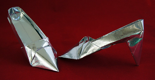 Origami High-heeled shoe by Inoue Nyodo on giladorigami.com