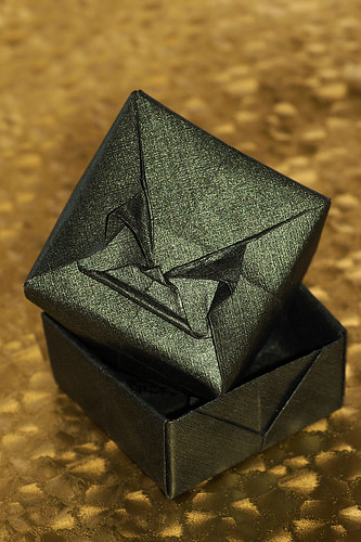 Origami Box with face by Kawai Toyoaki on giladorigami.com