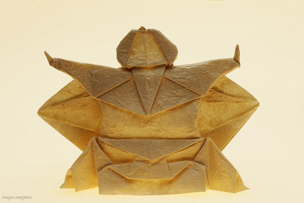 Origami Sumo wrestler by Kumasaka Hiroshi on giladorigami.com