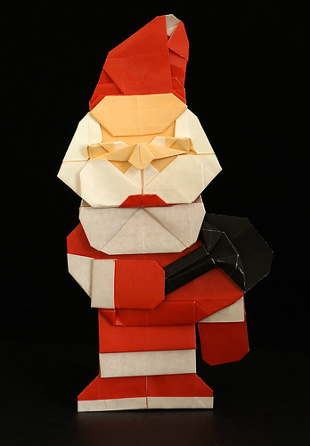 Origami Santa Claus by Carlos Gonzalez Santamaria (Halle) on giladorigami.com