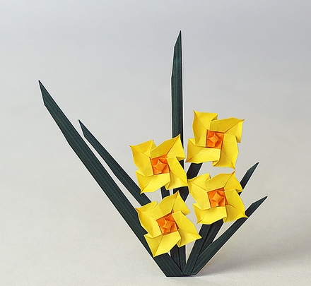 Origami Daffodil by Tomoko Tanaka on giladorigami.com