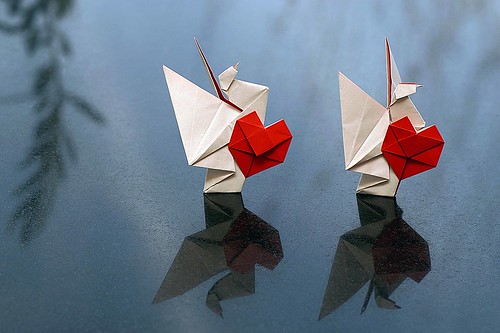Origami Dove with heart by Torimoto Norio on giladorigami.com