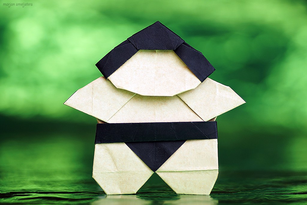 Origami Sumo wrestler by Eiji Tsuchito on giladorigami.com